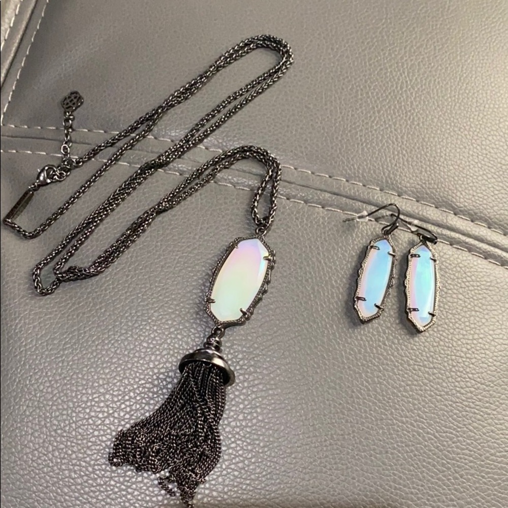 Kendra Scott necklace & earring set!